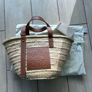 Loewe NWT basket medium size anagram Brown Leather